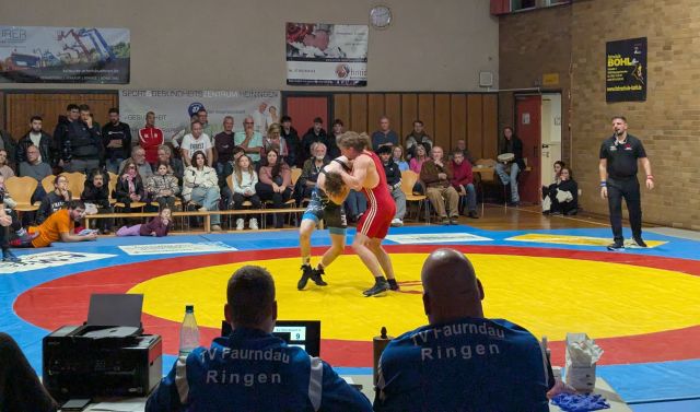 Oliver Schuler (rotes Trikot)